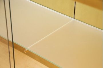 中古　バーズアイが見られる、高級感あふれるショーケース(ガラスケース、陳列棚)(定価80万円)(R-047962)