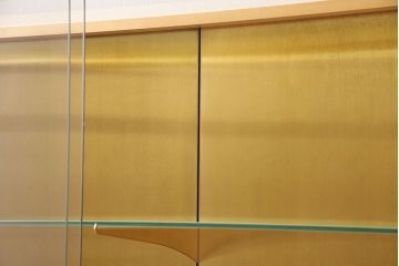 中古　バーズアイが見られる、高級感あふれるショーケース(ガラスケース、陳列棚)(定価80万円)(R-047962)