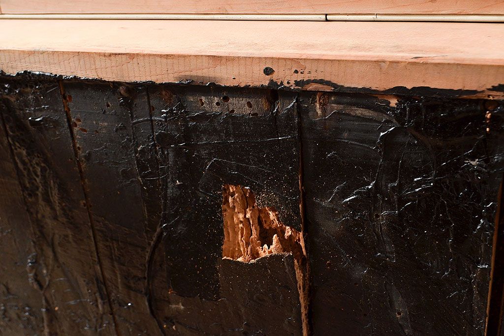 和製アンティーク　サワラ材　昭和レトロな空間づくりにおすすめの木製冷蔵庫(収納棚、戸棚、キャビネット、ディスプレイ)(R-047965)