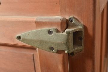 和製アンティーク　サワラ材　昭和レトロな空間づくりにおすすめの木製冷蔵庫(収納棚、戸棚、キャビネット、ディスプレイ)(R-047965)
