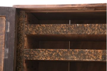 和製アンティーク　前面にカエデ材を使用した、落ち着いた佇まいの収納棚(戸棚、キャビネット)(R-047966)