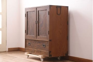 和製アンティーク　前面にカエデ材を使用した、落ち着いた佇まいの収納棚(戸棚、キャビネット)(R-047966)