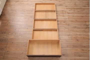 和製アンティーク　前面にカエデ材を使用した、落ち着いた佇まいの収納棚(戸棚、キャビネット)(R-047966)