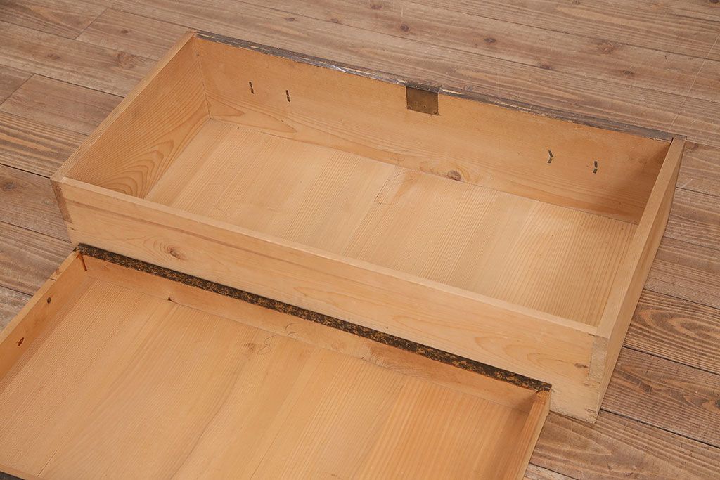 和製アンティーク　前面にカエデ材を使用した、落ち着いた佇まいの収納棚(戸棚、キャビネット)(R-047966)