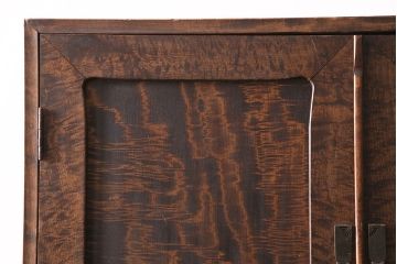 和製アンティーク　前面にカエデ材を使用した、落ち着いた佇まいの収納棚(戸棚、キャビネット)(R-047966)