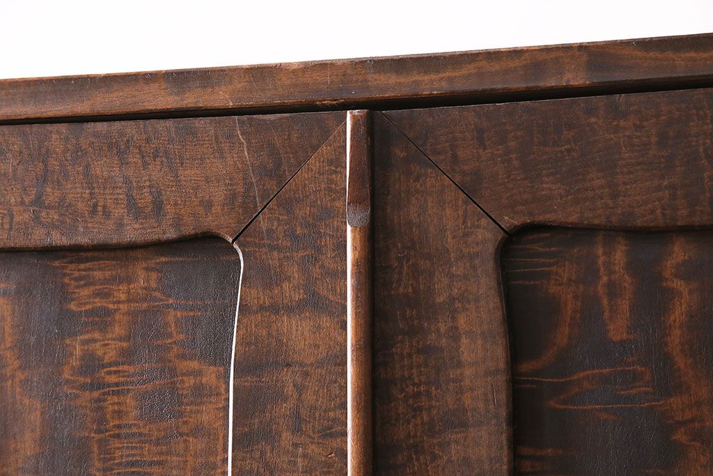 和製アンティーク　前面にカエデ材を使用した、落ち着いた佇まいの収納棚(戸棚、キャビネット)(R-047966)