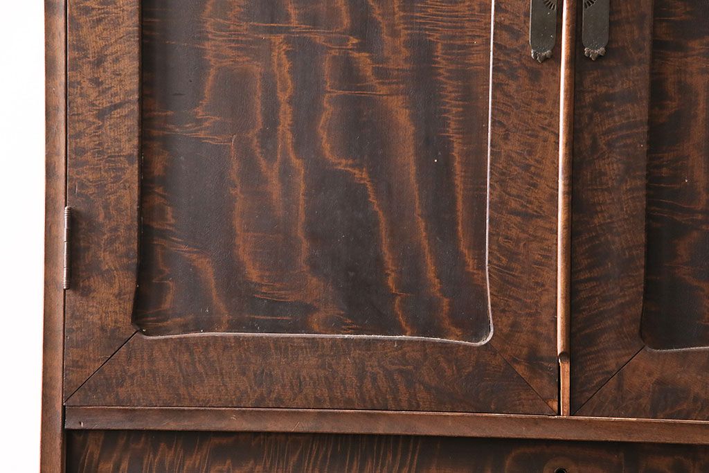 和製アンティーク　前面にカエデ材を使用した、落ち着いた佇まいの収納棚(戸棚、キャビネット)(R-047966)