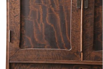 和製アンティーク　前面にカエデ材を使用した、落ち着いた佇まいの収納棚(戸棚、キャビネット)(R-047966)