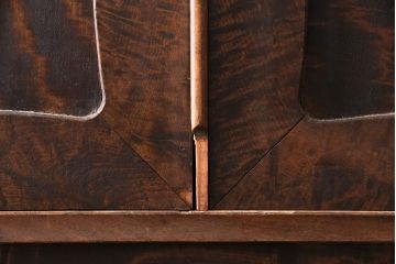 和製アンティーク　前面にカエデ材を使用した、落ち着いた佇まいの収納棚(戸棚、キャビネット)(R-047966)