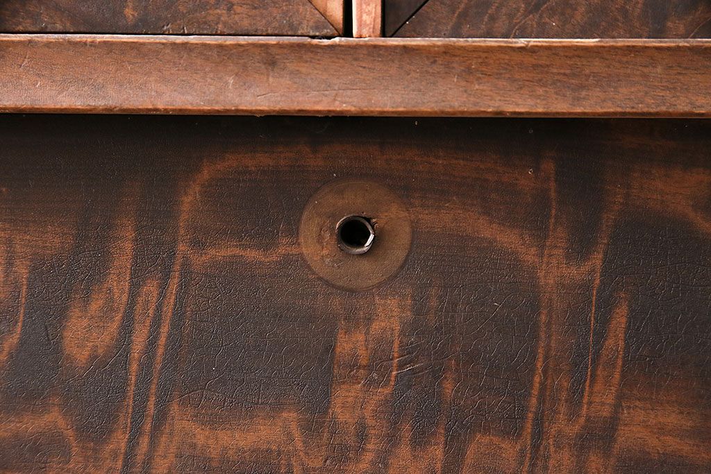 和製アンティーク　前面にカエデ材を使用した、落ち着いた佇まいの収納棚(戸棚、キャビネット)(R-047966)