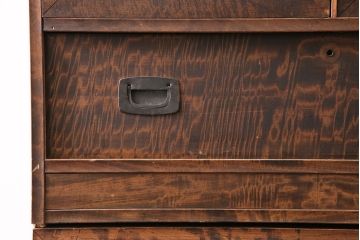 和製アンティーク　前面にカエデ材を使用した、落ち着いた佇まいの収納棚(戸棚、キャビネット)(R-047966)