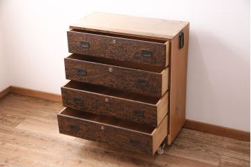 和製アンティーク　前面にカエデ材を使用した、落ち着いた佇まいの衣装箪笥(引き出し、チェスト)(R-047967)