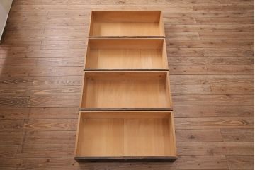 和製アンティーク　前面にカエデ材を使用した、落ち着いた佇まいの衣装箪笥(引き出し、チェスト)(R-047967)