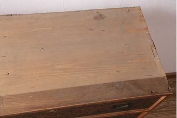 和製アンティーク　前面にカエデ材を使用した、落ち着いた佇まいの衣装箪笥(引き出し、チェスト)(R-047967)