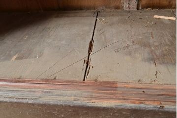 和製アンティーク　前面ヒノキ材・ケヤキ材　5尺が珍しい!年月を経た味わいが楽しめる明治期の水屋箪笥(五尺、重ね箪笥、収納棚、食器棚、キャビネット)(R-047968)