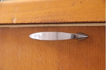 イギリスヴィンテージ　作業台付きが嬉しい!レトロなキッチンキャビネット(食器棚、収納棚、戸棚、ビンテージ)(R-047971)