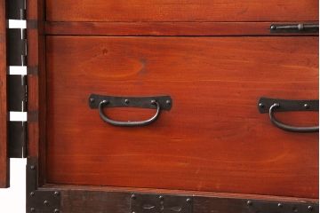 和製アンティーク　当店リメイク　前面ヒノキ材　大きな十字金具がアクセントになった、観音開きの時代箪笥サイドボード(引き出し)(R-047981)