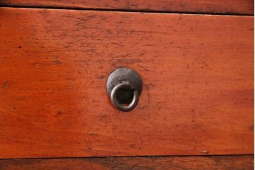 和製アンティーク　当店リメイク　前面ヒノキ材　大きな十字金具がアクセントになった、観音開きの時代箪笥サイドボード(引き出し)(R-047981)