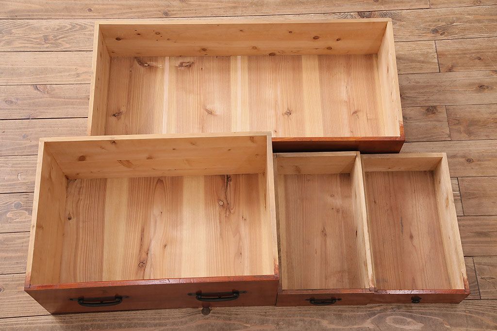 和製アンティーク　当店リメイク　前面ヒノキ材　大きな十字金具がアクセントになった、観音開きの時代箪笥サイドボード(引き出し)(R-047981)