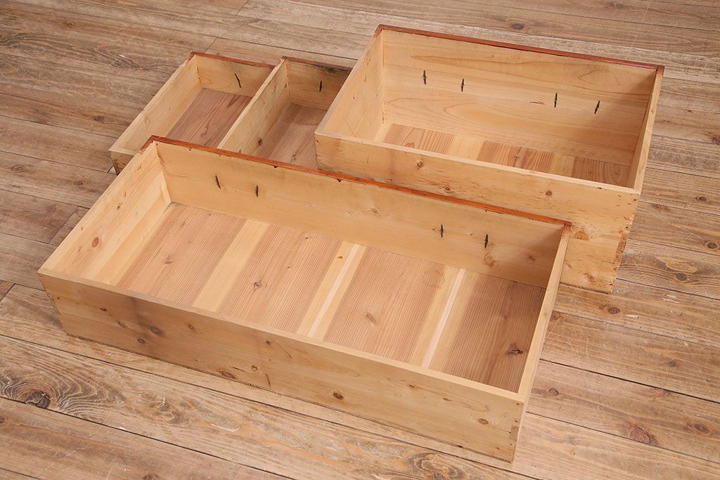 和製アンティーク　当店リメイク　前面ヒノキ材　大きな十字金具がアクセントになった、観音開きの時代箪笥サイドボード(引き出し)(R-047981)