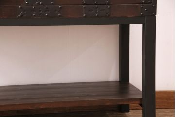 和製アンティーク　当店リメイク　前面ヒノキ材　大きな十字金具がアクセントになった、観音開きの時代箪笥サイドボード(引き出し)(R-047981)