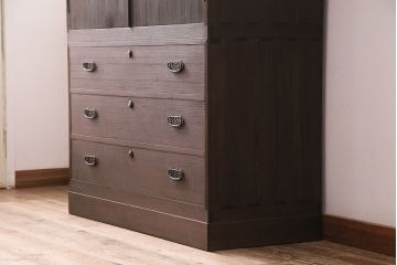 中古　伝統工芸品　品の良さを感じさせる意匠盆付きの加茂総桐箪笥(定価約78万円)(総桐たんす、和タンス、衣装箪笥、着物箪笥)(R-047984)