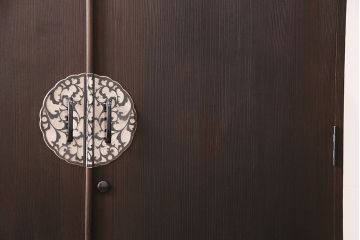 中古　伝統工芸品　品の良さを感じさせる意匠盆付きの加茂総桐箪笥(定価約78万円)(総桐たんす、和タンス、衣装箪笥、着物箪笥)(R-047984)