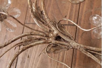 フランスヴィンテージ　鉄製　フラワーモチーフのガラスが可憐な印象を与える4灯シャンデリア(天井照明、吊り下げ照明、ビンテージ)(R-047985)