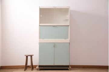 イギリスヴィンテージ　レトロな雰囲気たっぷりのキッチンキャビネット(食器棚、収納棚、戸棚、ビンテージ)(R-047987)