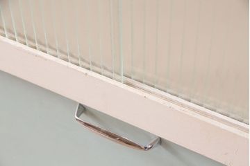 イギリスヴィンテージ　レトロな雰囲気たっぷりのキッチンキャビネット(食器棚、収納棚、戸棚、ビンテージ)(R-047987)