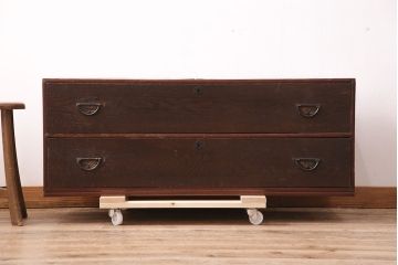 和製アンティーク　年月を重ねた味わいが魅力的な前面栓材製の箪笥ローボード(衣装箪笥、時代箪笥、チェスト、引き出し)(R-047989)