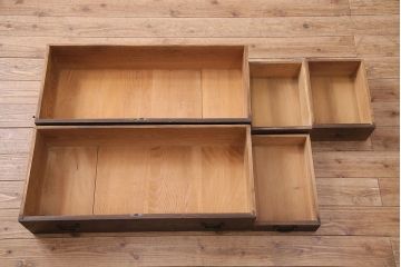 和製アンティーク　倹飩式扉が趣溢れる前面栓材製の箪笥ローボード(衣装箪笥、時代箪笥、チェスト、引き出し)(R-047990)