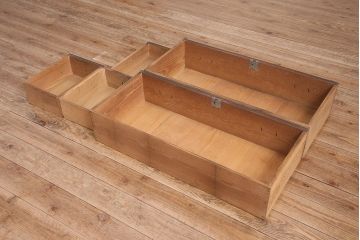 和製アンティーク　倹飩式扉が趣溢れる前面栓材製の箪笥ローボード(衣装箪笥、時代箪笥、チェスト、引き出し)(R-047990)