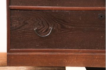 和製アンティーク　倹飩式扉が趣溢れる前面栓材製の箪笥ローボード(衣装箪笥、時代箪笥、チェスト、引き出し)(R-047990)