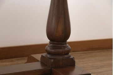 イギリスアンティーク　オーク材　クラシカルなデザインと重厚感のある佇まいが魅力的なダイニングテーブル(リフェクトリーテーブル、6人掛け)(R-047991)