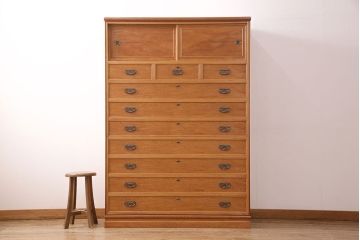 中古　民芸家具　屋久杉の味わい深い木肌が魅力的な衣装箪笥(引き出し、チェスト)(R-048002)