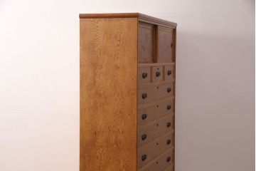 中古　民芸家具　屋久杉の味わい深い木肌が魅力的な衣装箪笥(引き出し、チェスト)(R-048002)