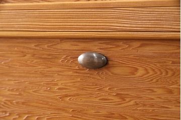 中古　民芸家具　屋久杉の味わい深い木肌が魅力的な衣装箪笥(引き出し、チェスト)(R-048002)