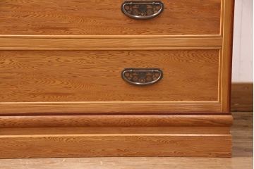 中古　民芸家具　屋久杉の味わい深い木肌が魅力的な衣装箪笥(引き出し、チェスト)(R-048002)