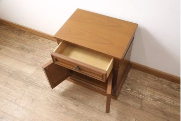 中古　DREXEL HERITAGE(ドレクセルヘリテイジ)　FRANCESCA(フランチェスカ)シリーズ　ナイトテーブル(定価約37万円)(サイドテーブル、サイドキャビネット、収納棚)(R-048003)