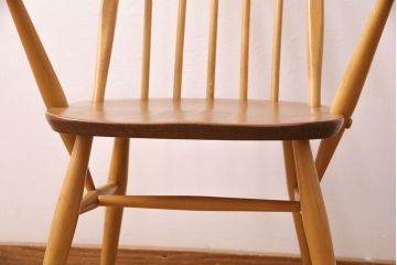 イギリスアンティーク　ERCOL　優雅なフォルムが魅力的!アーコールのクエーカーアームチェア(ダイニングチェア、椅子)(R-048005)