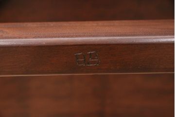 中古　松本民芸家具　深みのある色合いが高級感を醸し出すトレッスル楕円卓(定価約29万円)(2人掛けダイニングテーブル、オーバル型)(R-048007)