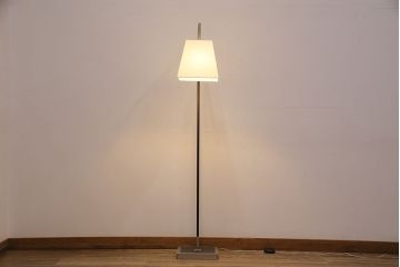 中古　山田照明　FD-4172-L　スタイリッシュな佇まいが魅力のスタンド照明(フロアスタンド、照明、スタンドライト)(R-048011)