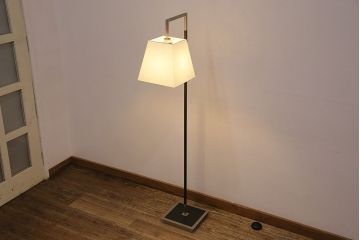 中古　山田照明　FD-4172-L　スタイリッシュな佇まいが魅力のスタンド照明(フロアスタンド、照明、スタンドライト)(R-048011)