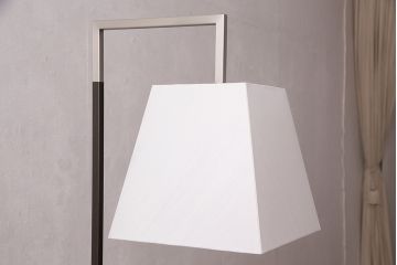 中古　山田照明　FD-4172-L　スタイリッシュな佇まいが魅力のスタンド照明(フロアスタンド、照明、スタンドライト)(R-048011)