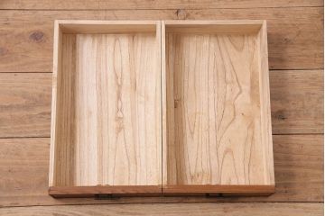 和製アンティーク　指物工芸家具　天板桑材・本体杉材　浮造り仕上げが上質な和の雰囲気を高める木製角火鉢(囲炉裏)(R-048015)