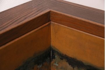 和製アンティーク　指物工芸家具　天板桑材・本体杉材　浮造り仕上げが上質な和の雰囲気を高める木製角火鉢(囲炉裏)(R-048015)