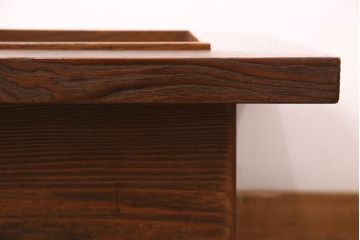 和製アンティーク　指物工芸家具　天板桑材・本体杉材　浮造り仕上げが上質な和の雰囲気を高める木製角火鉢(囲炉裏)(R-048015)