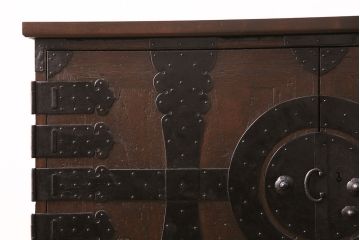 和製アンティーク　リメイク品　渋いかっこ良さを演出する観音開きの時代箪笥サイドボード(引き出し)(R-048016)