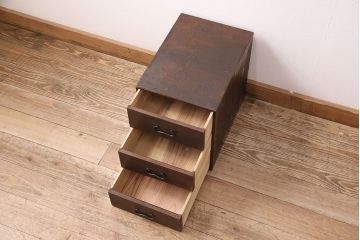 和製アンティーク　ヒノキ材　使い込まれた味わいが魅力の古い小引き出し(小物収納)(R-048018)